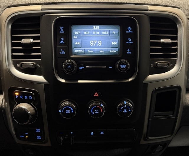 RAM 1500 4WD Quad Cab 140.5" SLT 2015