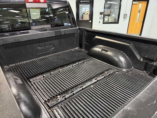 RAM 1500 4WD Quad Cab 140.5" SLT 2015