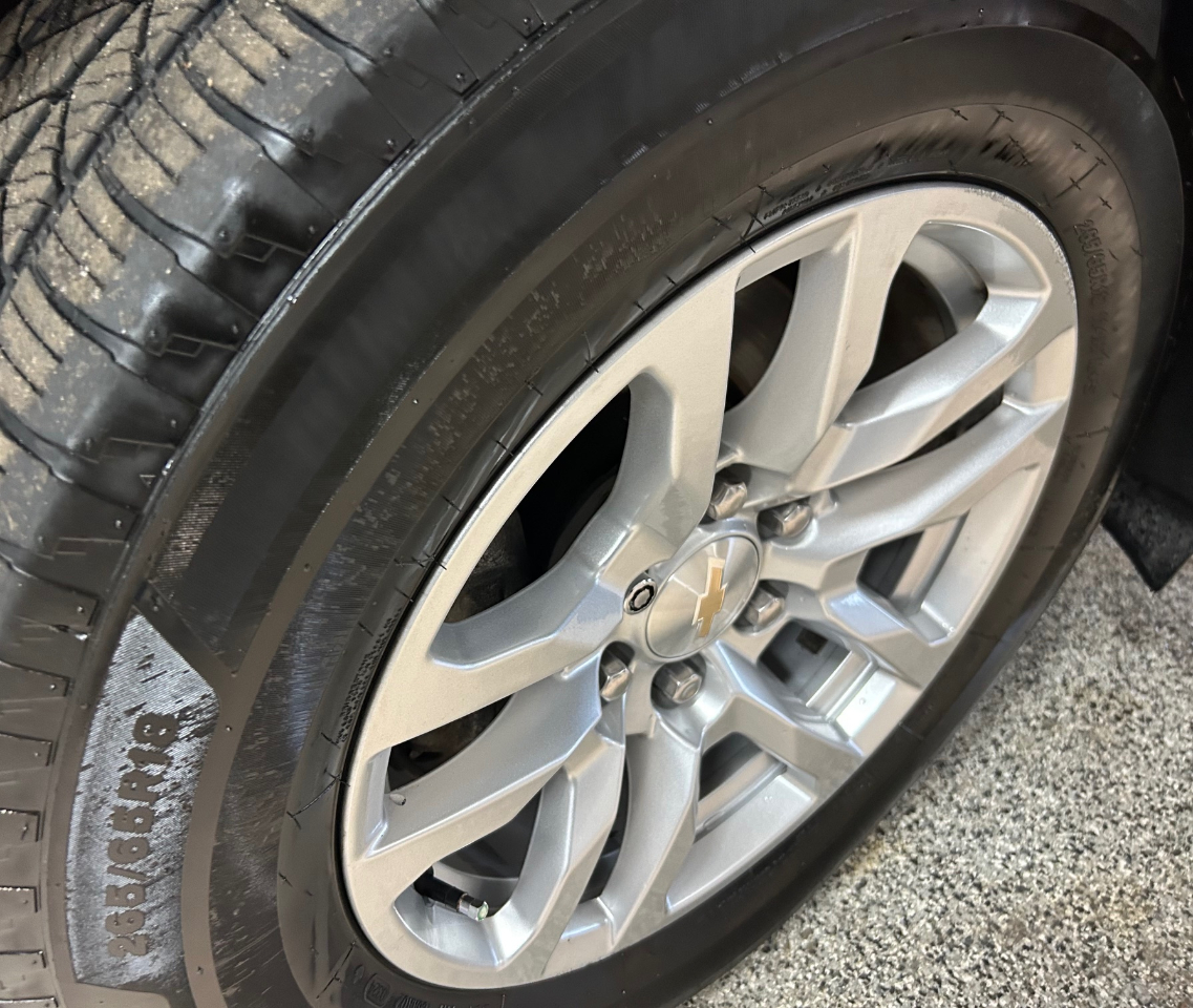 Chevrolet Suburban 4WD 4dr LS 2021