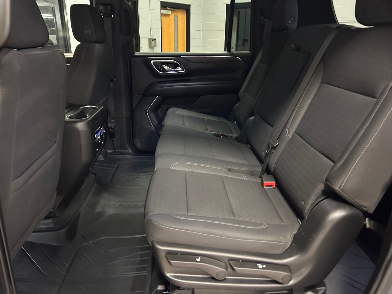 Chevrolet Suburban 4WD 4dr LS 2021