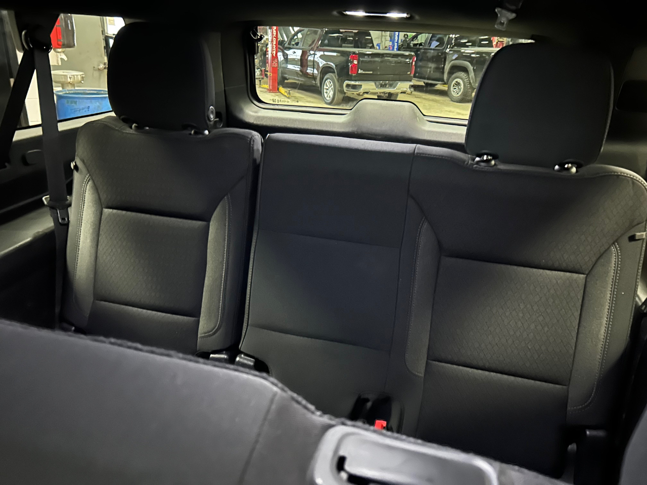 Chevrolet Suburban 4WD 4dr LS 2021