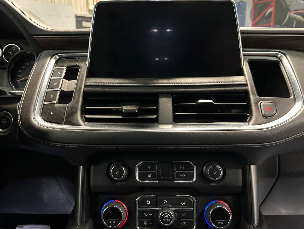 Chevrolet Suburban 4WD 4dr LS 2021