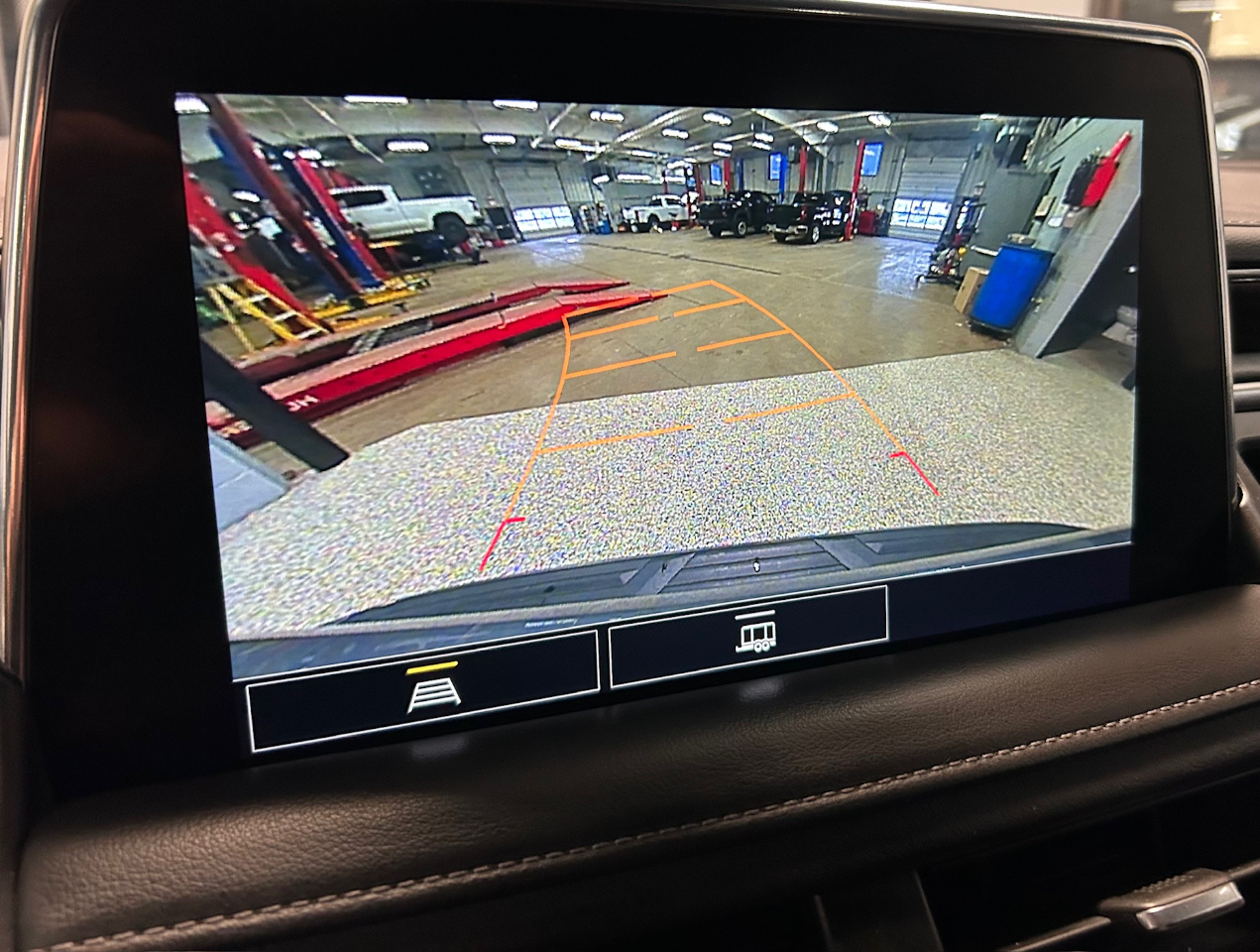 Chevrolet Suburban 4WD 4dr LS 2021