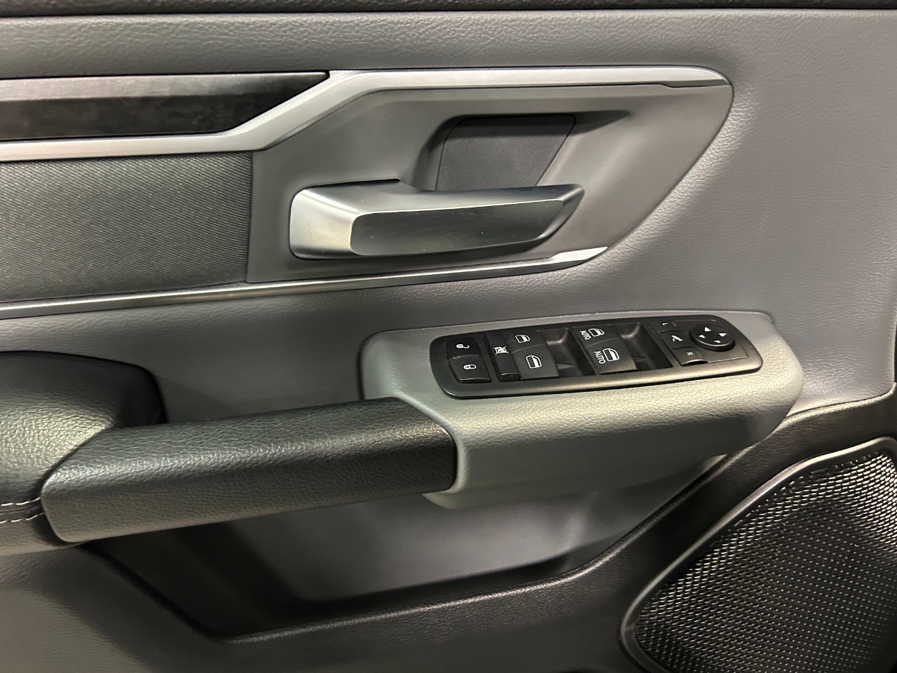 RAM 1500 Big Horn 4x4 Crew Cab 5'7" Box 2021