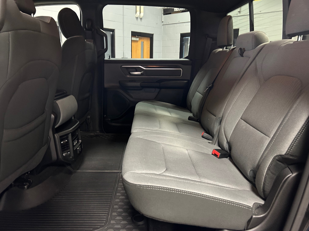 RAM 1500 Big Horn 4x4 Crew Cab 5'7" Box 2021