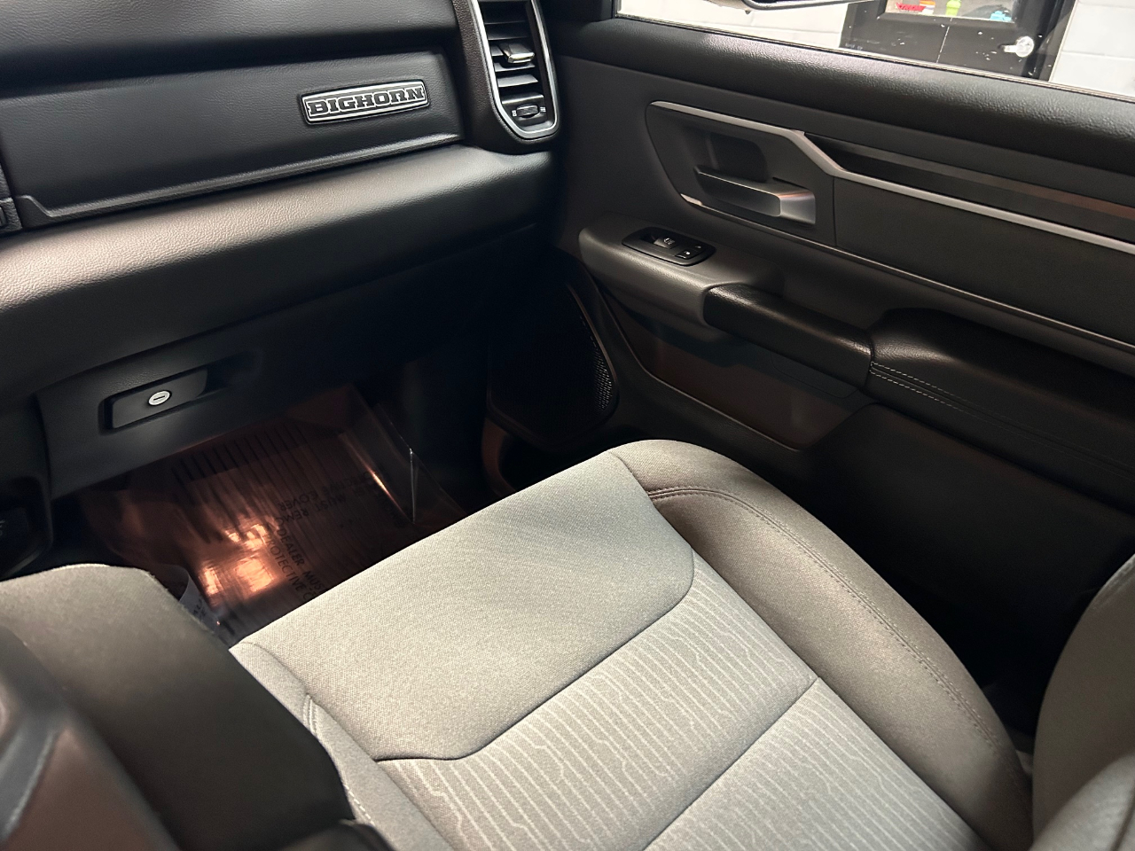 RAM 1500 Big Horn 4x4 Crew Cab 5'7" Box 2021