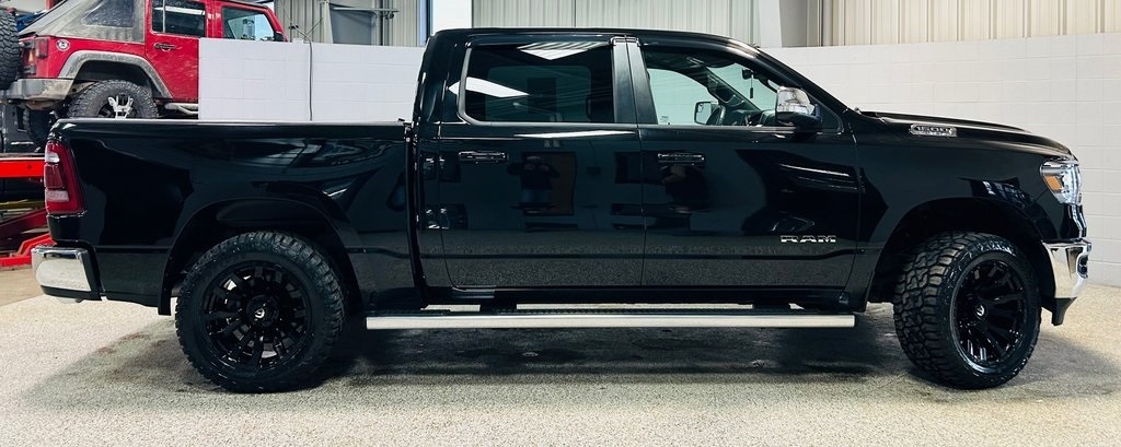 RAM 1500 Big Horn 4x4 Crew Cab 5'7" Box 2021