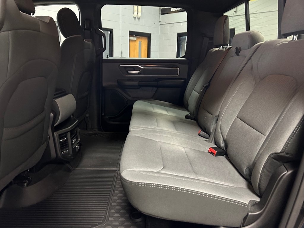 RAM 1500 Big Horn 4x4 Crew Cab 5'7" Box 2021