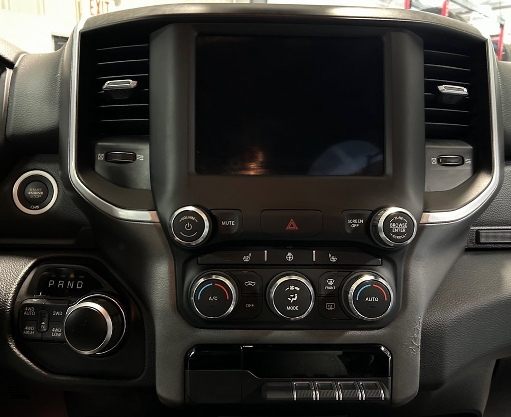 RAM 1500 Big Horn 4x4 Crew Cab 5'7" Box 2021