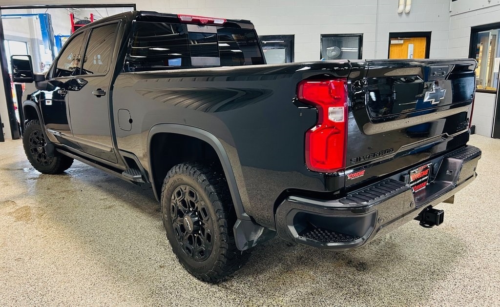 Chevrolet Silverado 2500HD 4WD Crew Cab 159" High Country 2024
