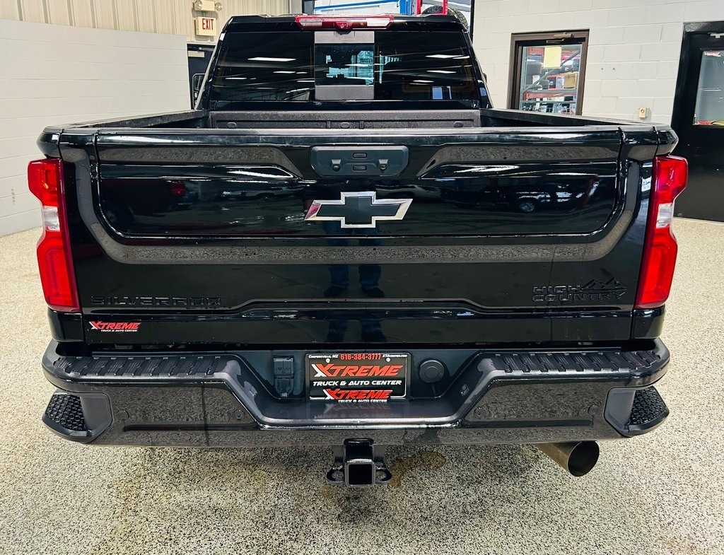 Chevrolet Silverado 2500HD 4WD Crew Cab 159" High Country 2024
