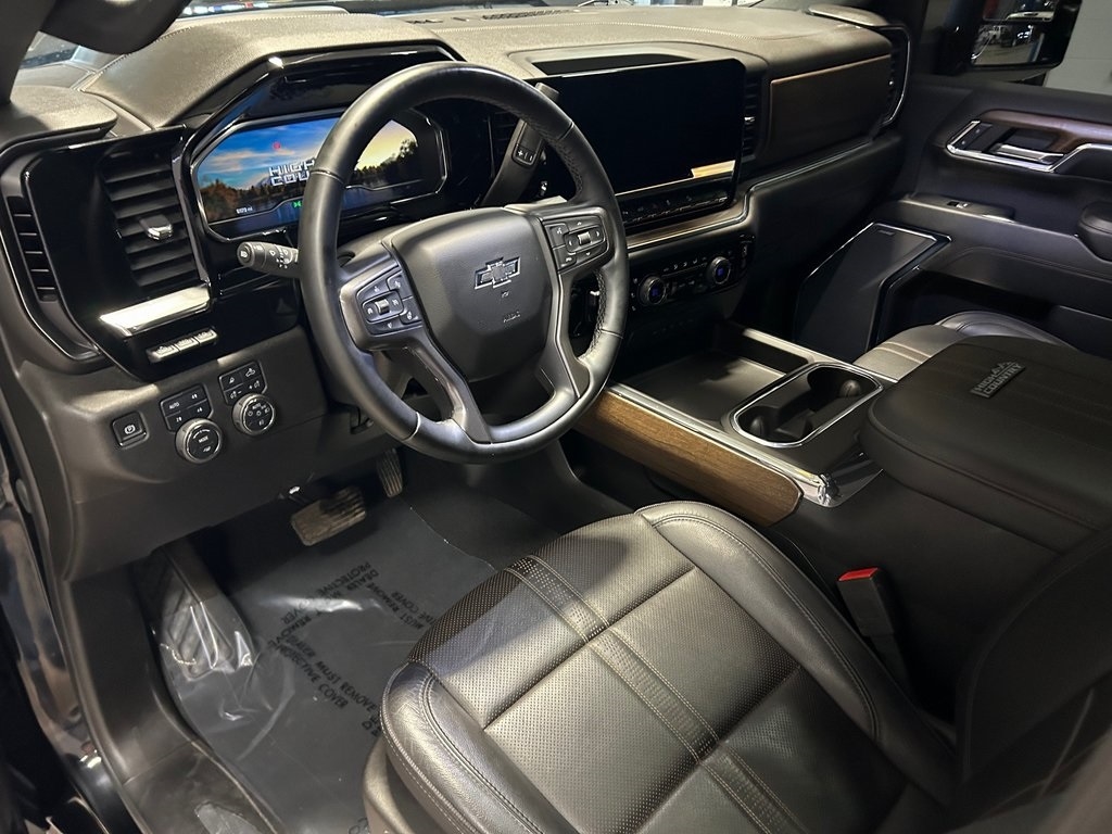 Chevrolet Silverado 2500HD 4WD Crew Cab 159" High Country 2024