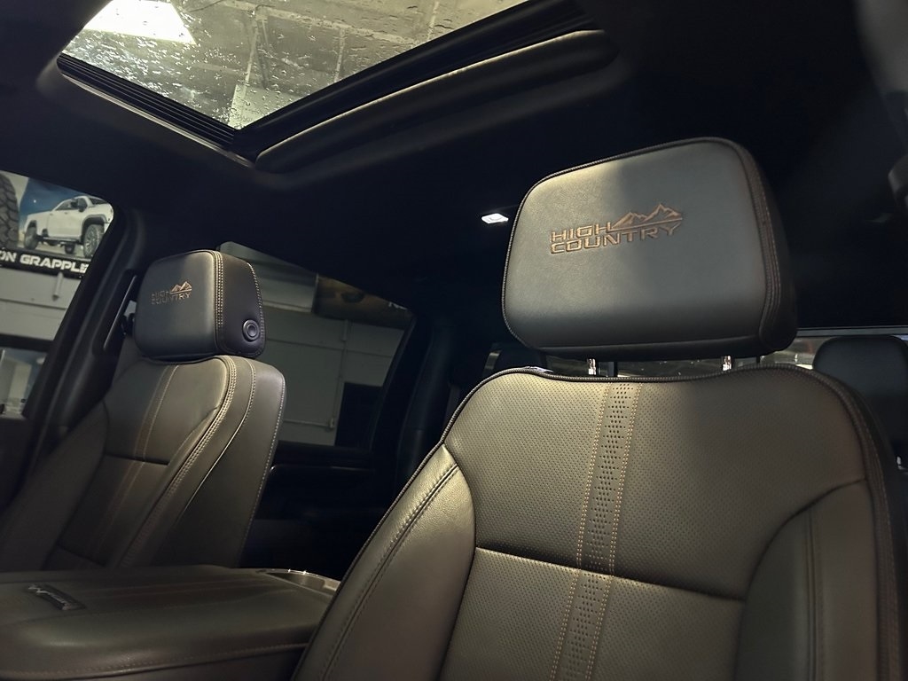 Chevrolet Silverado 2500HD 4WD Crew Cab 159" High Country 2024