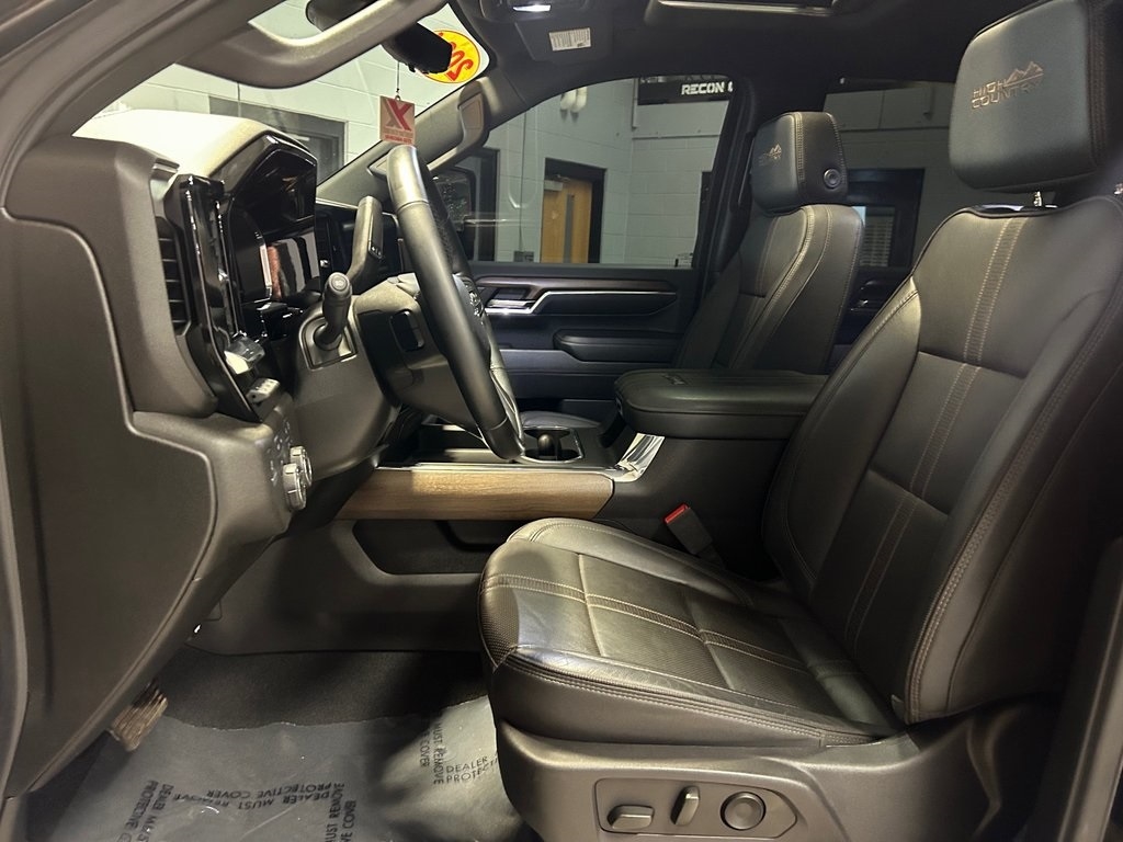 Chevrolet Silverado 2500HD 4WD Crew Cab 159" High Country 2024