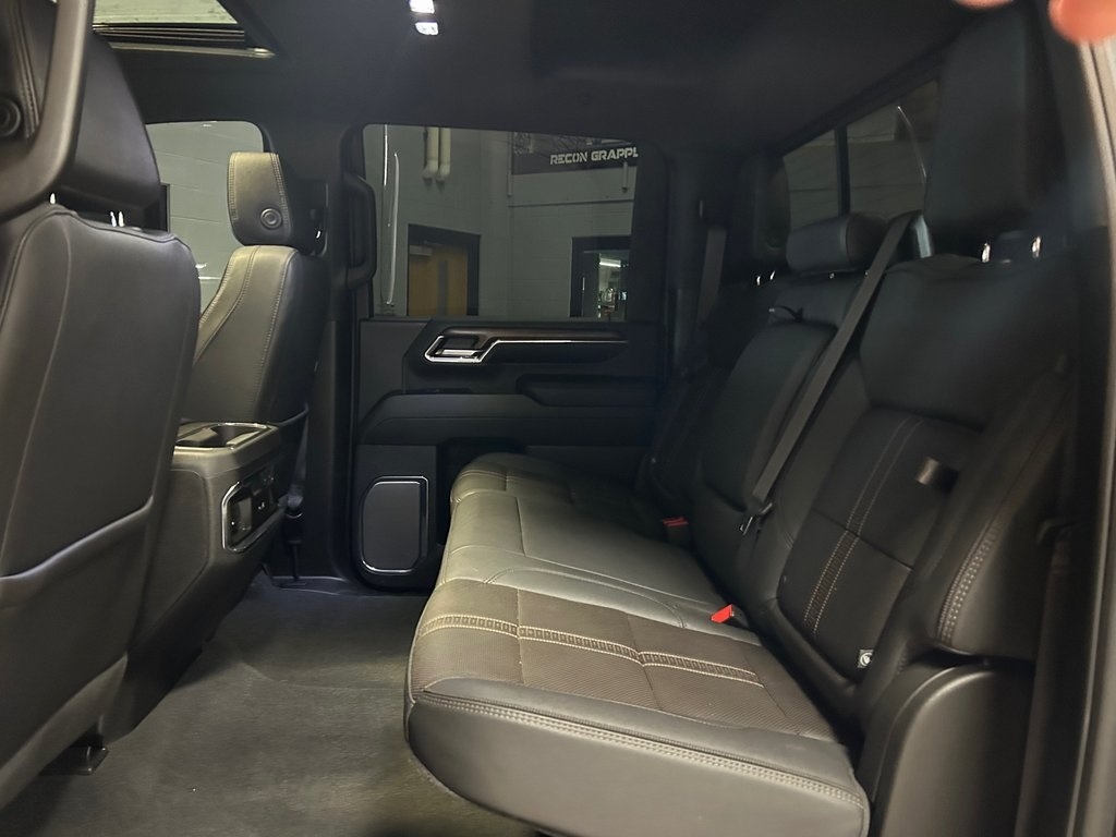 Chevrolet Silverado 2500HD 4WD Crew Cab 159" High Country 2024