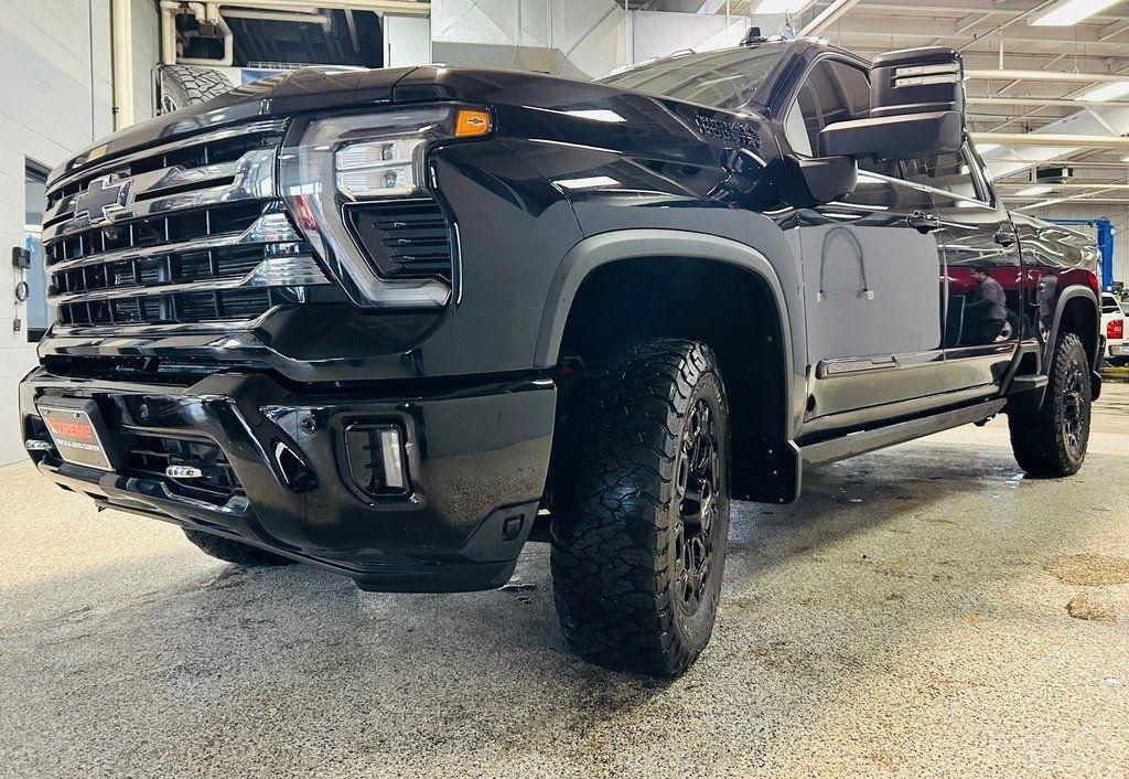 Chevrolet Silverado 2500HD 4WD Crew Cab 159" High Country 2024