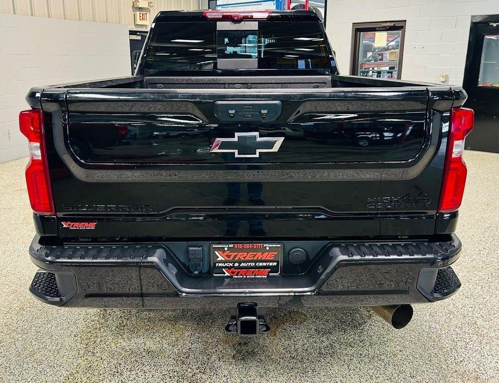 Chevrolet Silverado 2500HD 4WD Crew Cab 159" High Country 2024