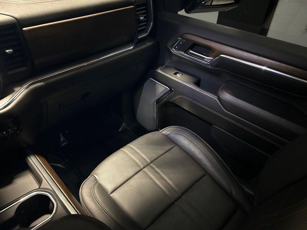 Chevrolet Silverado 2500HD 4WD Crew Cab 159" High Country 2024