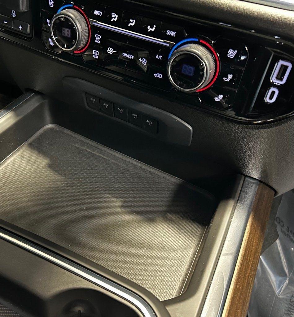 Chevrolet Silverado 2500HD 4WD Crew Cab 159" High Country 2024