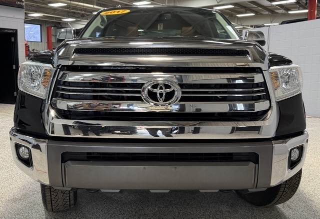 Toyota Tundra 4WD Platinum CrewMax 5.5' Bed 5.7L (Natl) 2017