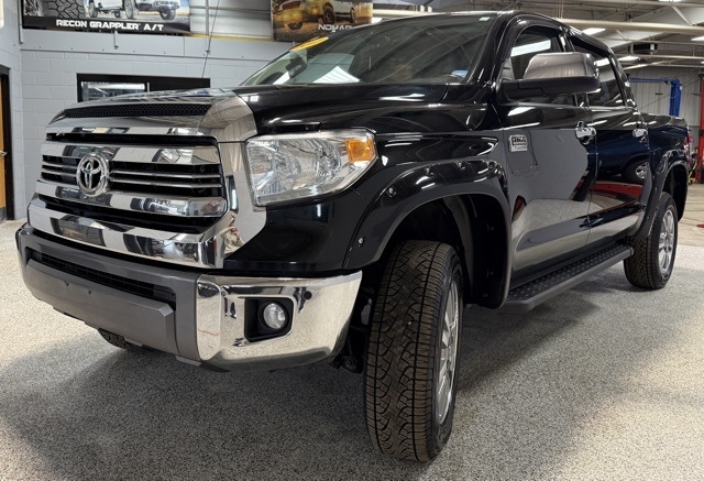 Toyota Tundra 4WD Platinum CrewMax 5.5' Bed 5.7L (Natl) 2017