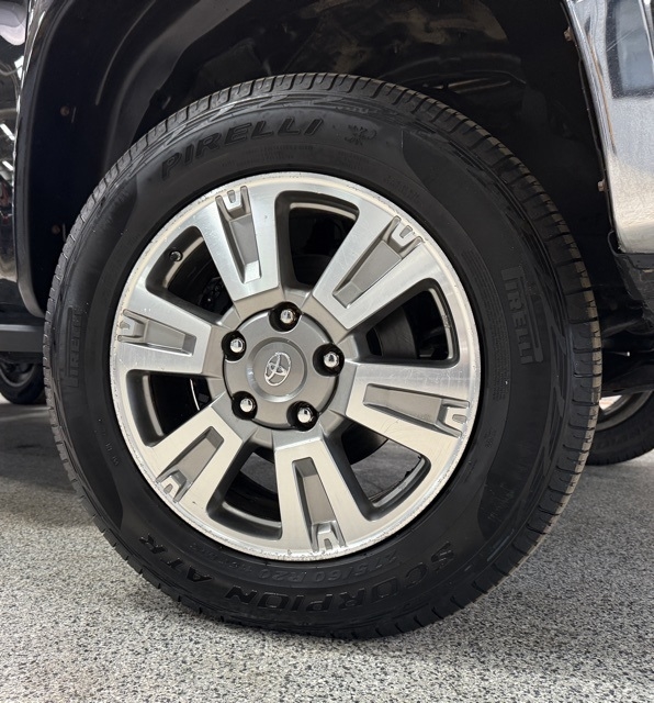 Toyota Tundra 4WD Platinum CrewMax 5.5' Bed 5.7L (Natl) 2017