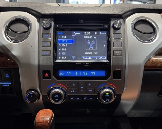 Toyota Tundra 4WD Platinum CrewMax 5.5' Bed 5.7L (Natl) 2017