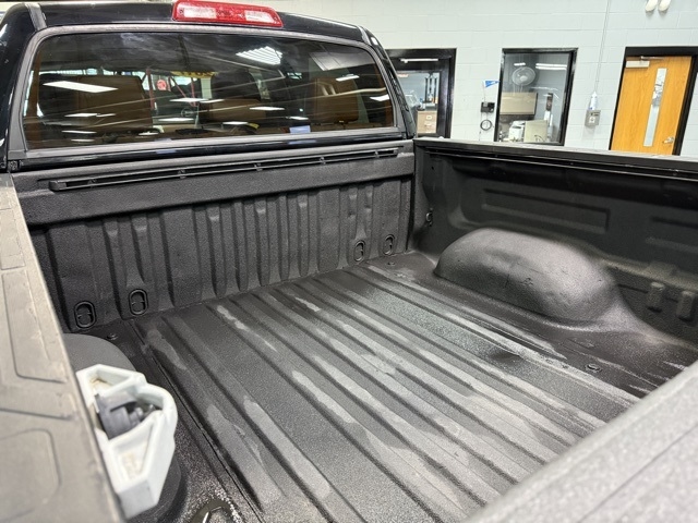 Toyota Tundra 4WD Platinum CrewMax 5.5' Bed 5.7L (Natl) 2017