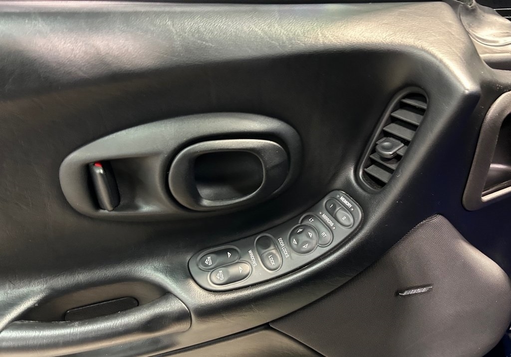 Chevrolet Corvette 2dr Z06 Hardtop 2004