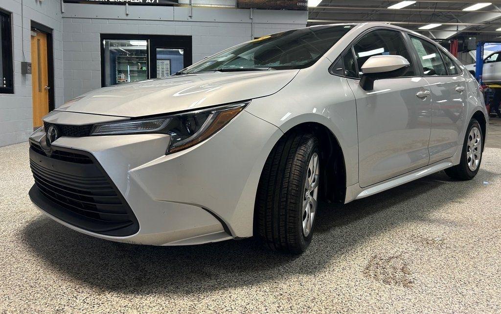 Toyota Corolla LE CVT (Natl) 2024