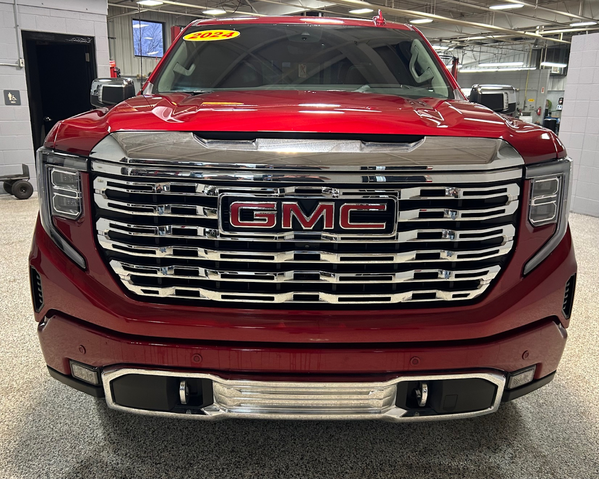 GMC Sierra 1500 4WD Crew Cab 147" Denali 2024