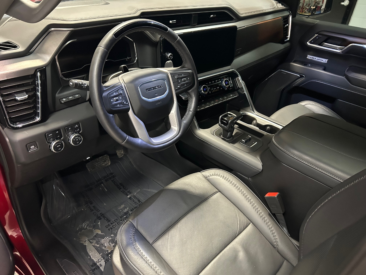 GMC Sierra 1500 4WD Crew Cab 147" Denali 2024