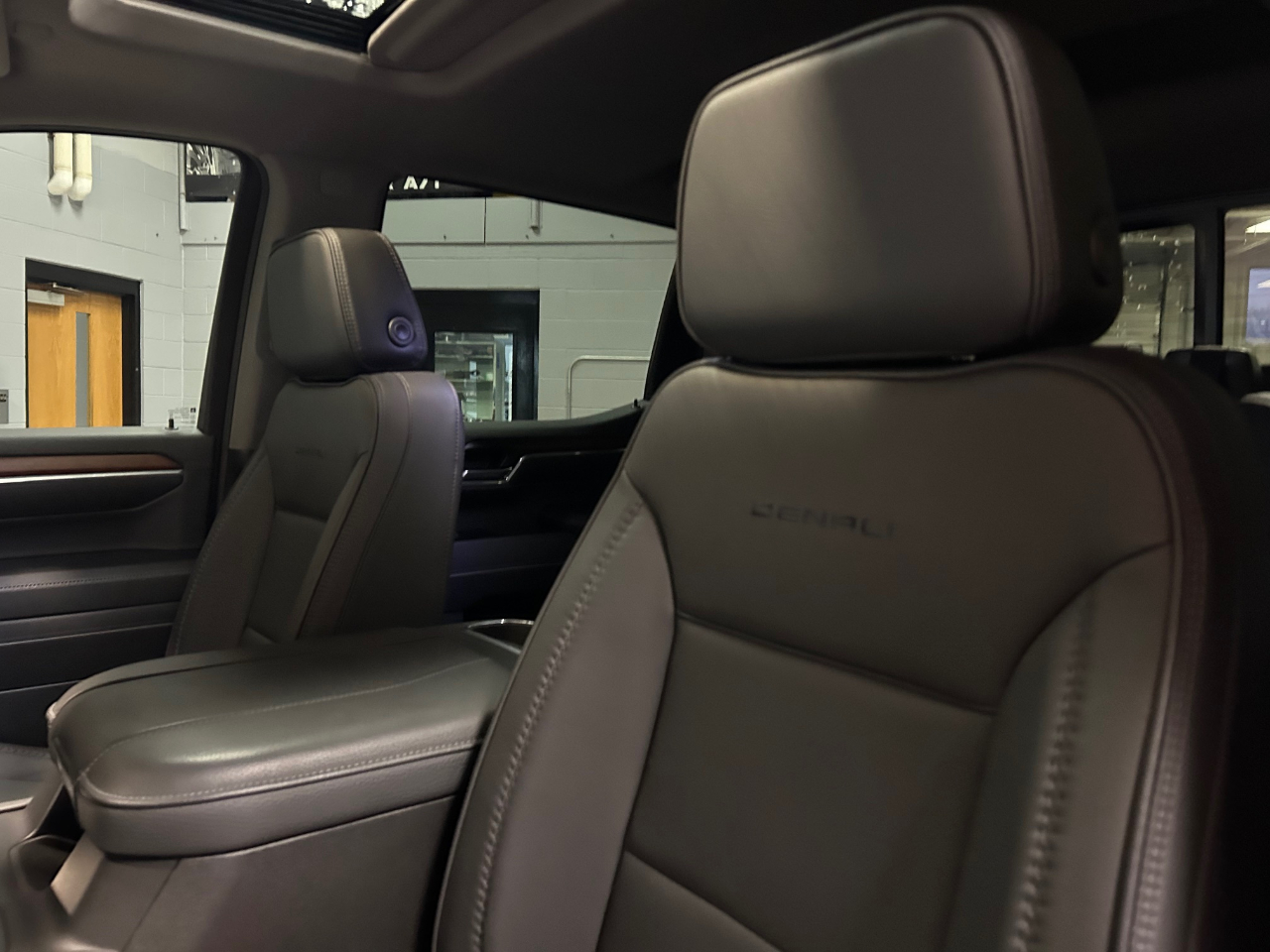 GMC Sierra 1500 4WD Crew Cab 147" Denali 2024