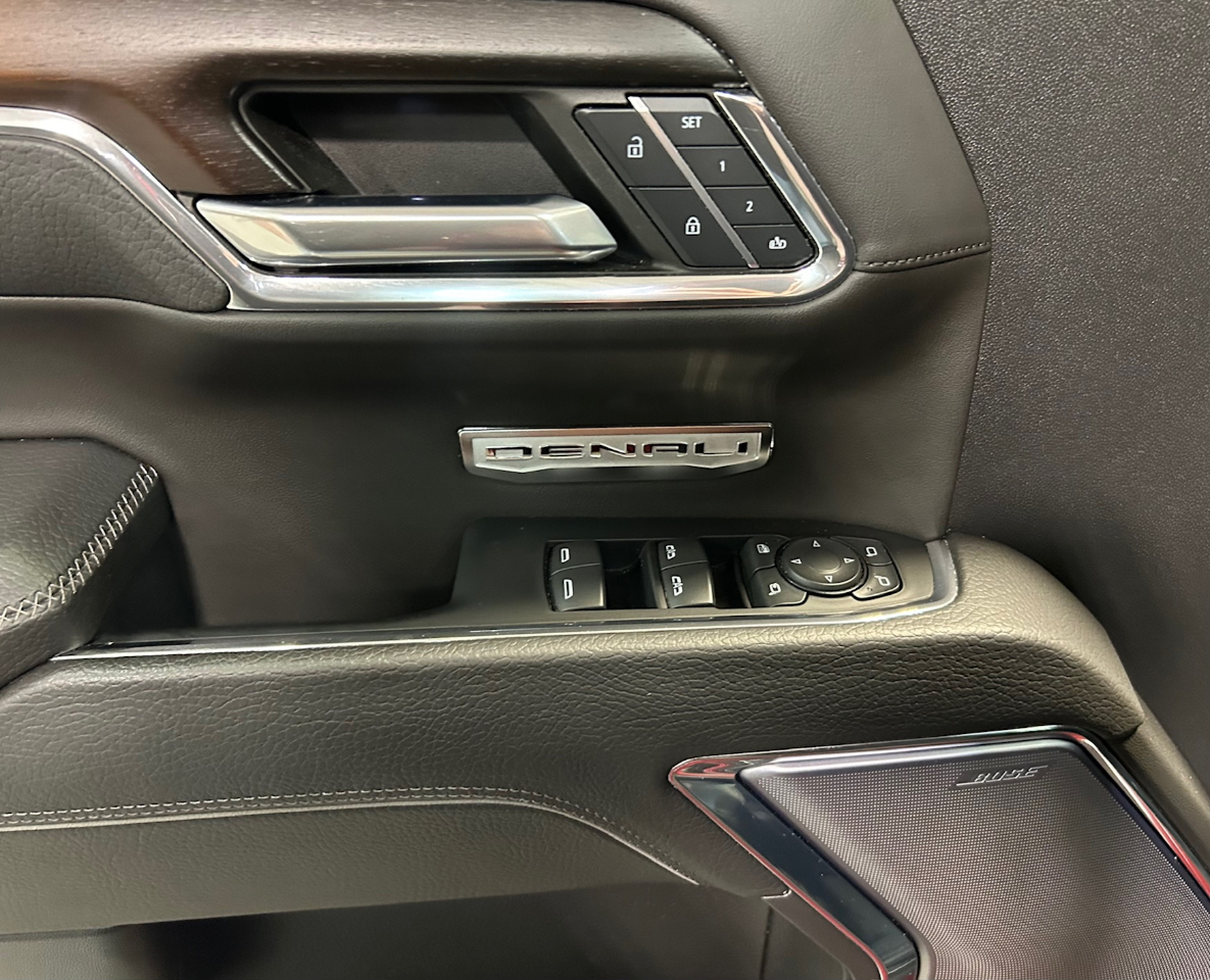 GMC Sierra 1500 4WD Crew Cab 147" Denali 2024