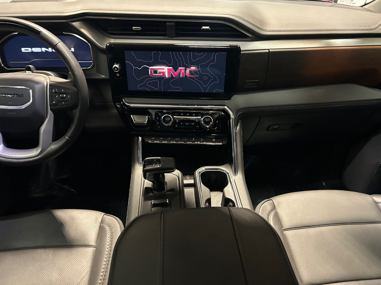 GMC Sierra 1500 4WD Crew Cab 147" Denali 2024