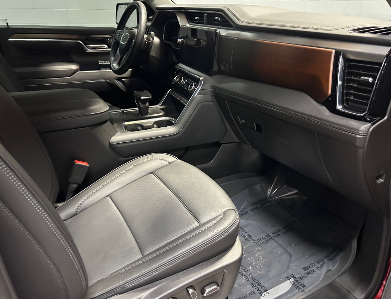 GMC Sierra 1500 4WD Crew Cab 147" Denali 2024