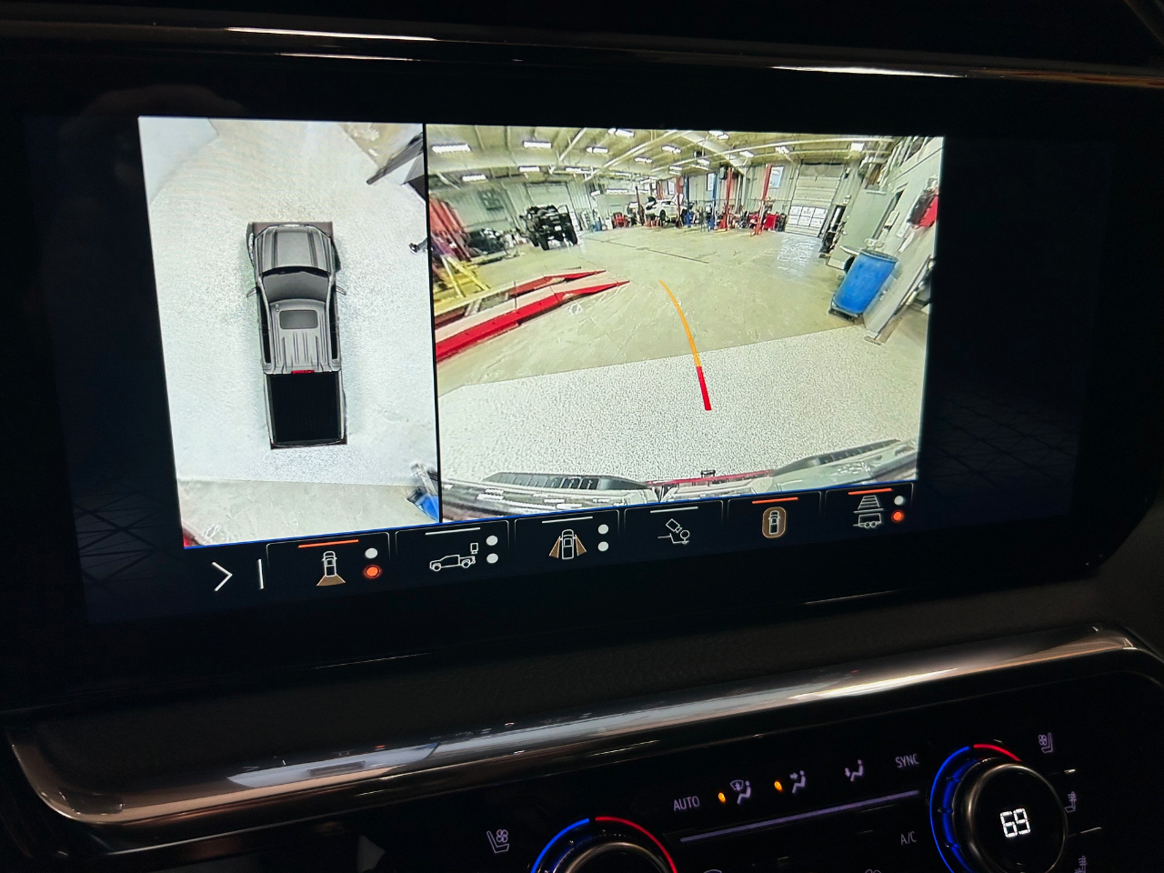 GMC Sierra 1500 4WD Crew Cab 147" Denali 2024