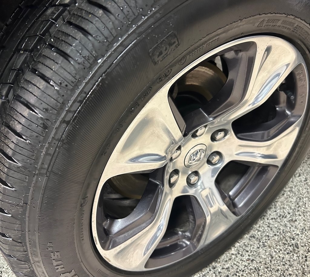 RAM 1500 Laramie 4x4 Crew Cab 5'7" Box 2019