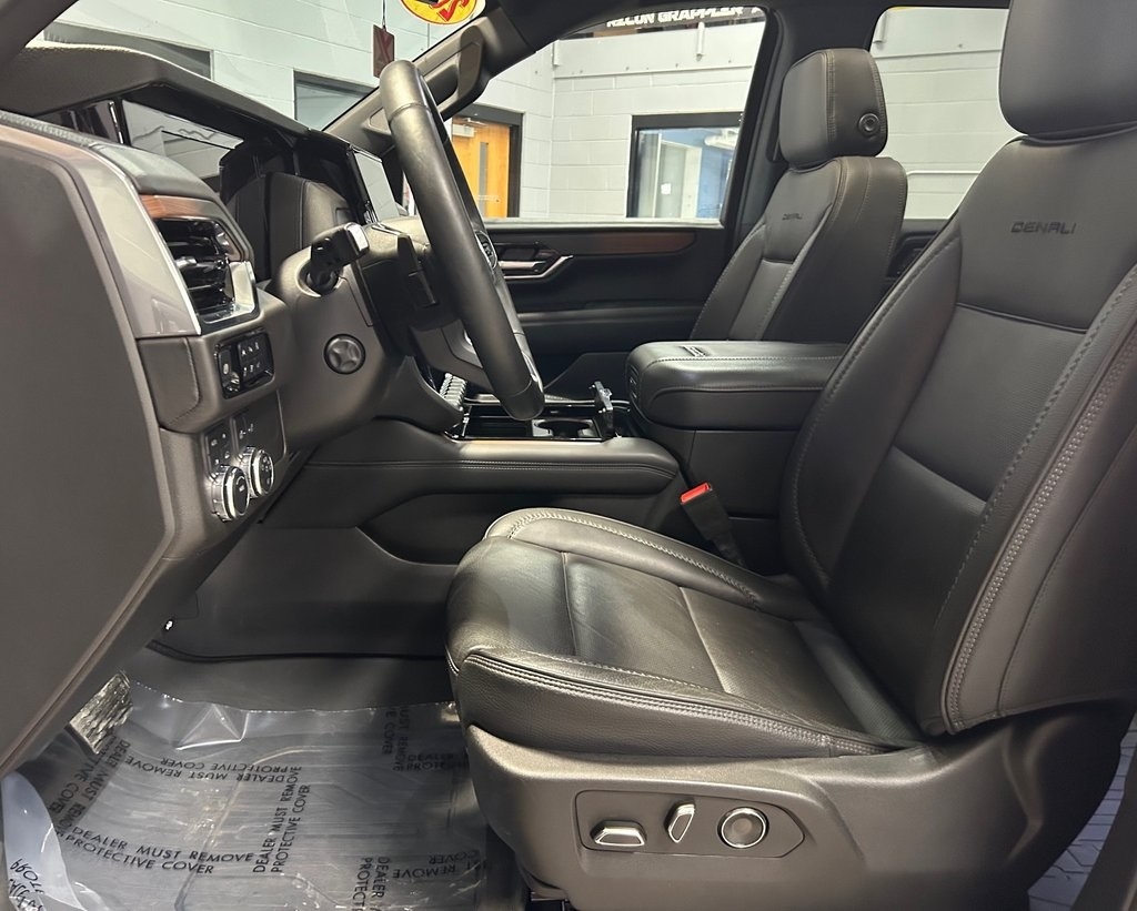 GMC Yukon 4WD 4dr Denali 2025