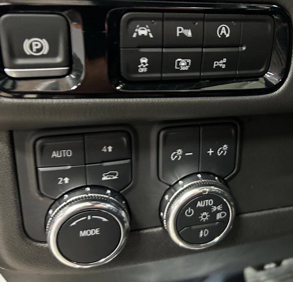 GMC Yukon 4WD 4dr Denali 2025