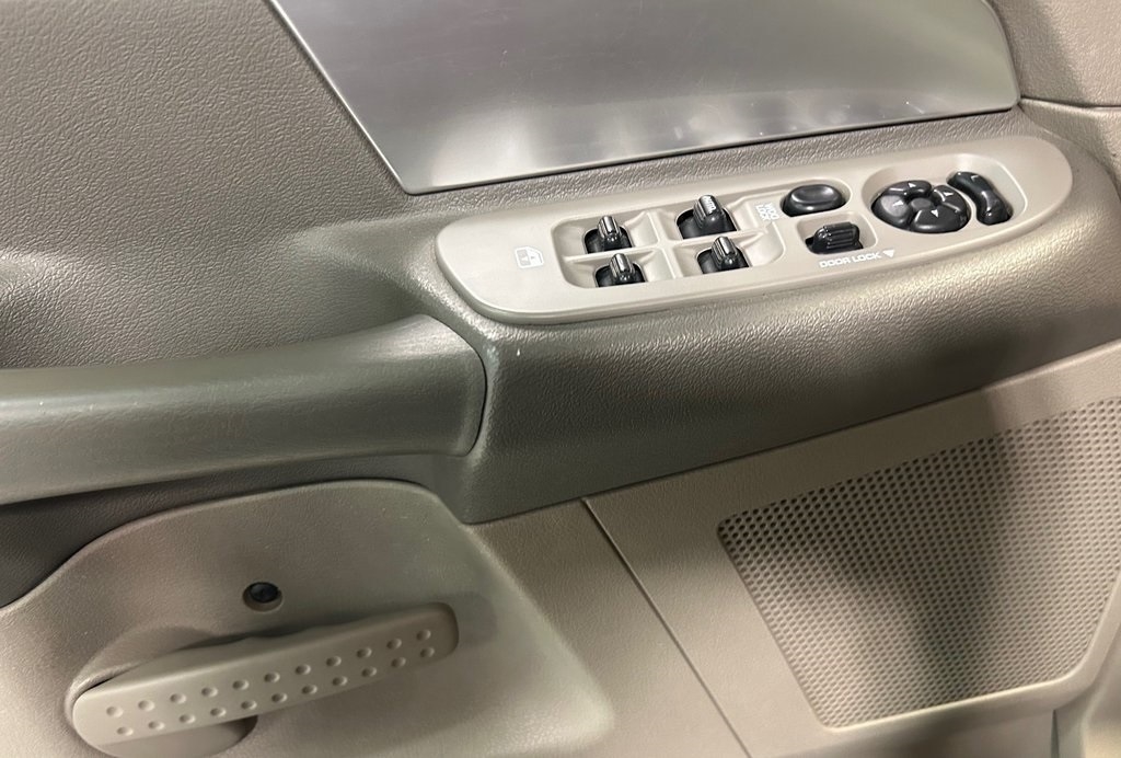 Dodge Ram 2500 4WD Quad Cab 140.5" SLT 2007