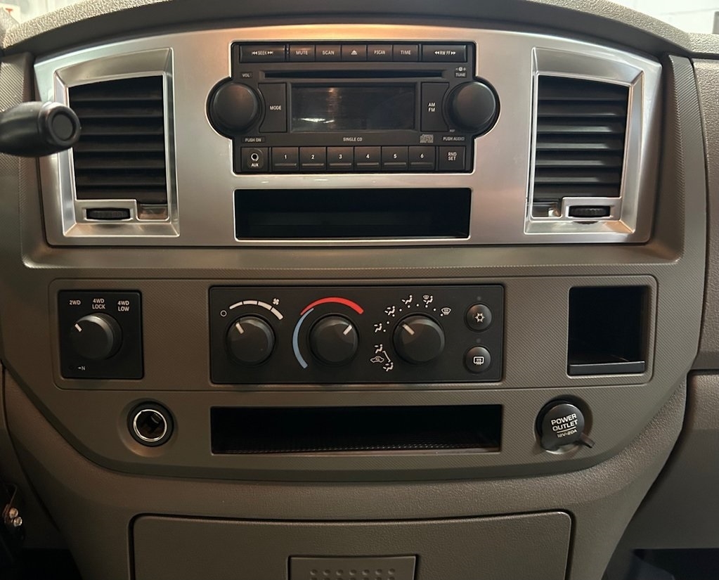 Dodge Ram 2500 4WD Quad Cab 140.5" SLT 2007