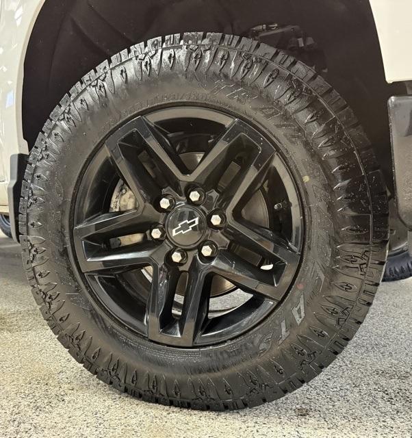 Chevrolet Silverado 1500 4WD Crew Cab 147" LT Trail Boss 2024