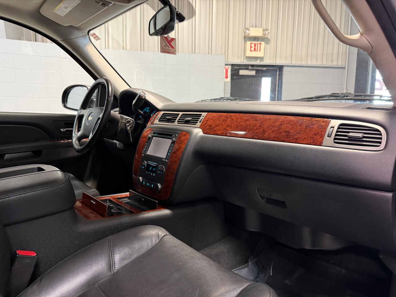 Chevrolet Suburban 4WD 4dr 1500 LTZ 2013