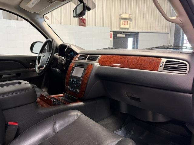 Chevrolet Suburban 4WD 4dr 1500 LTZ 2013