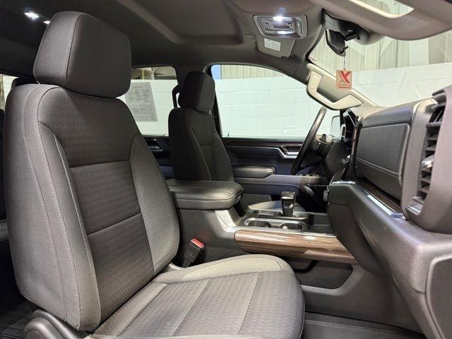 Chevrolet Silverado 1500 4WD Crew Cab 157" LT 2023