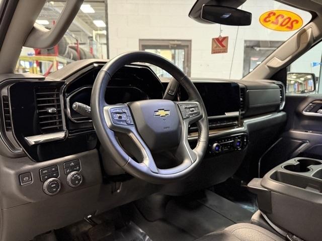 Chevrolet Silverado 1500 4WD Crew Cab 147" LT w/1LT 2023