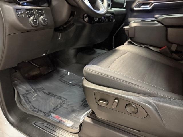 Chevrolet Silverado 1500 4WD Crew Cab 147" LT w/1LT 2023