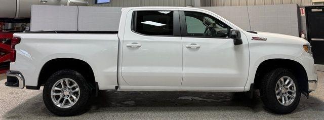 Chevrolet Silverado 1500 4WD Crew Cab 147" LT w/1LT 2023