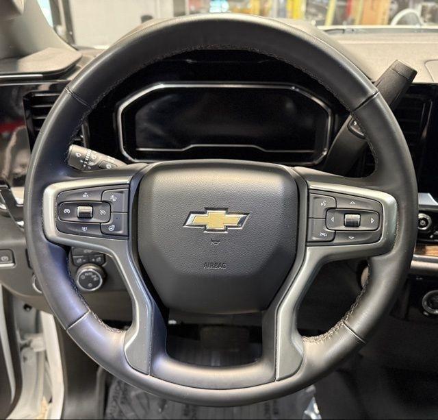 Chevrolet Silverado 1500 4WD Crew Cab 147" LT w/1LT 2023